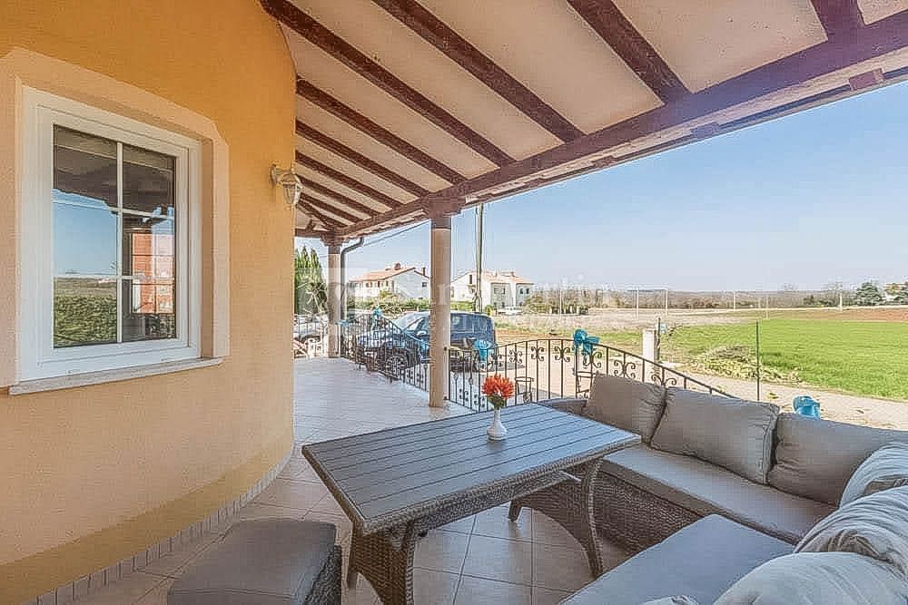 POREČ, Hiša z bazenom 4 spalnice