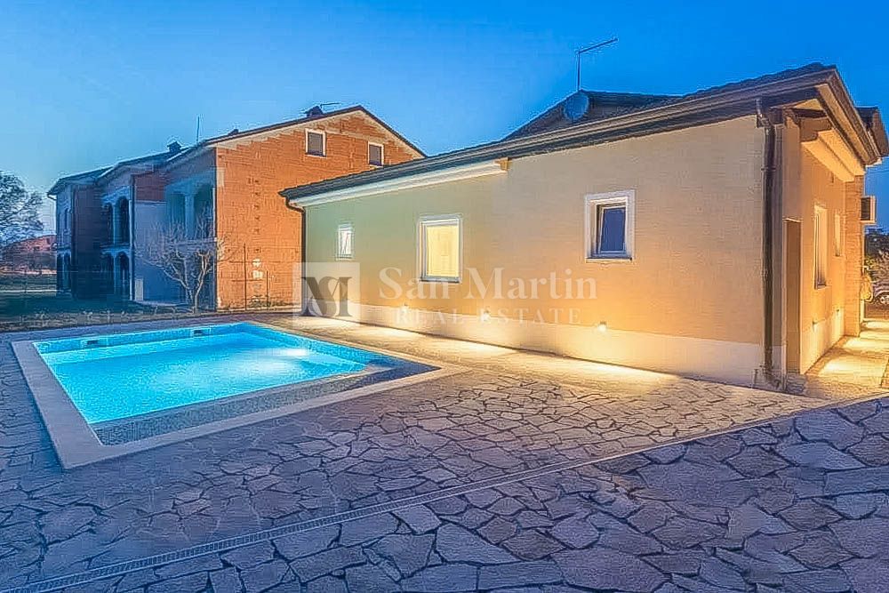 POREČ, Hiša z bazenom 4 spalnice