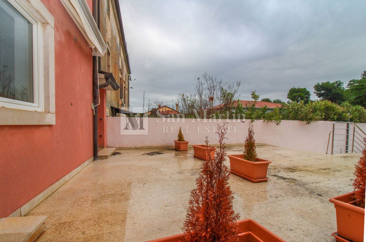Novigrad - pritličje stanovanje s teraso