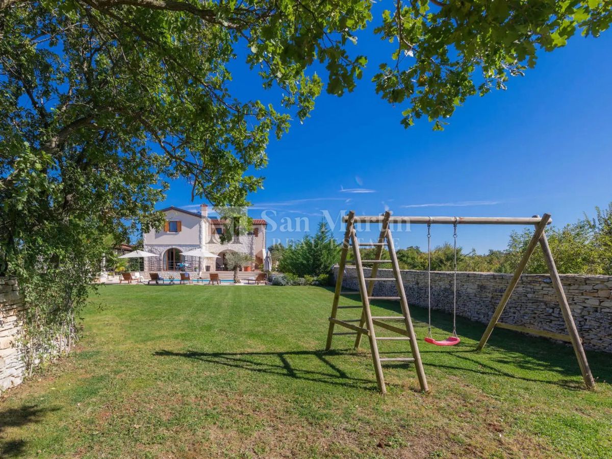 Istra, Svetvinčenat – tradicionalna hiša na prostornem zemljišču