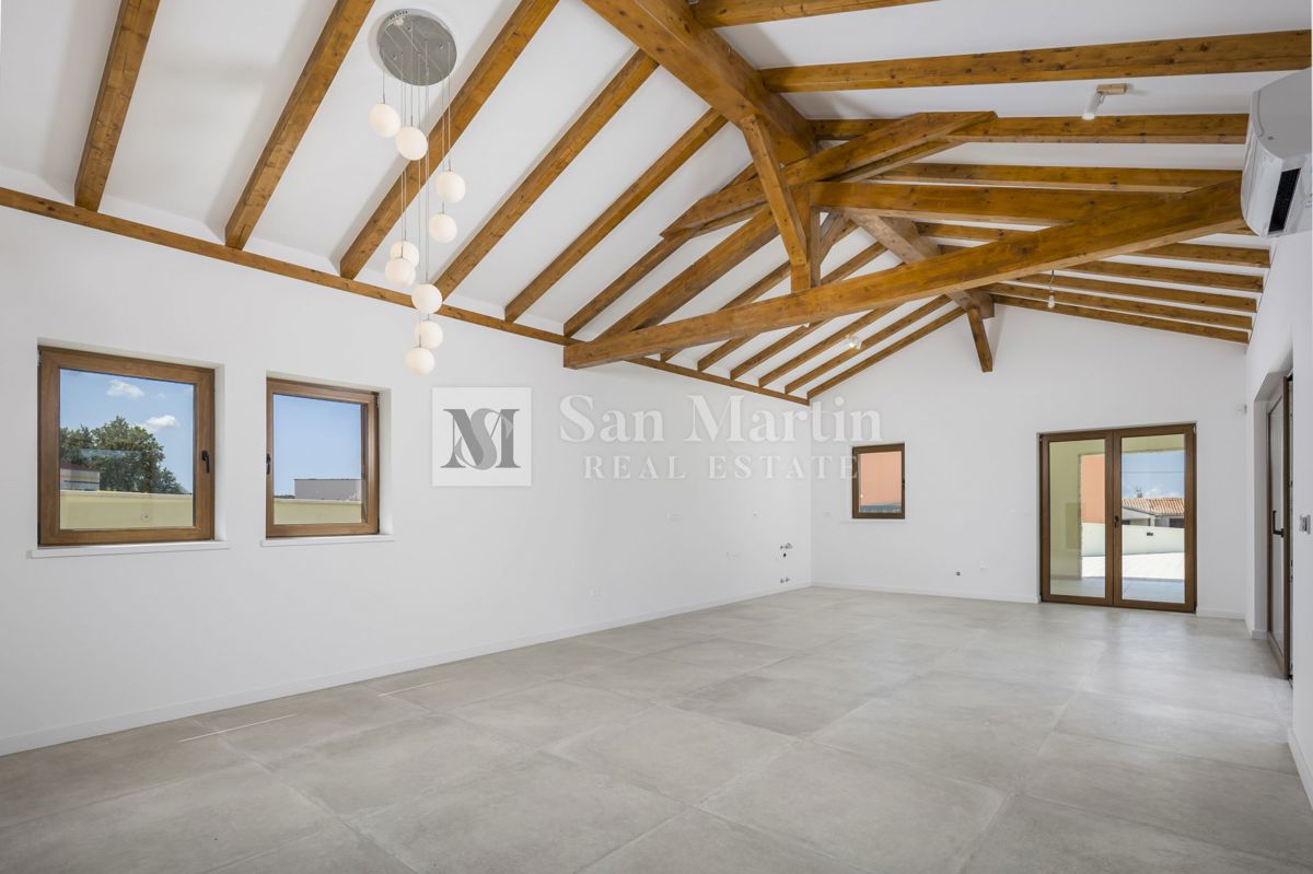 Poreč, okolica - odlična enonadstropna hiša z ogrevanim bazenom