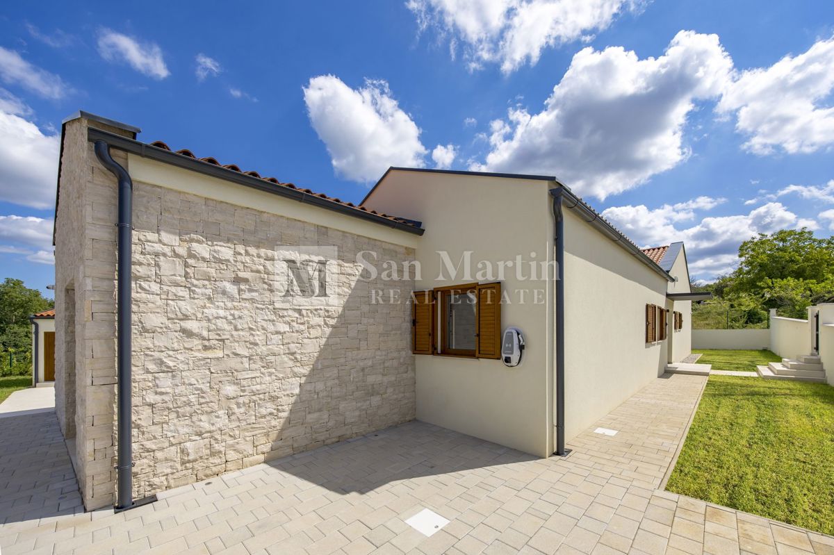 Poreč, okolica - odlična enonadstropna hiša z ogrevanim bazenom