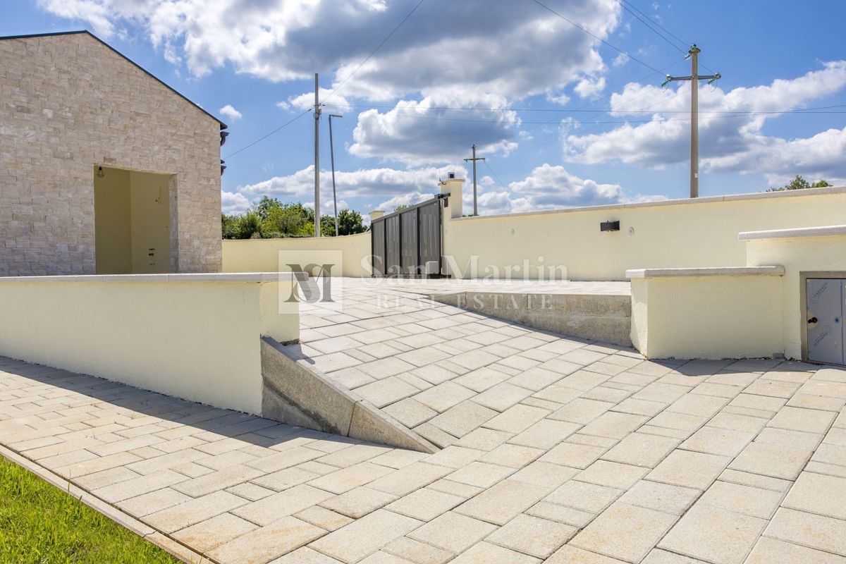 Poreč, okolica - odlična enonadstropna hiša z ogrevanim bazenom