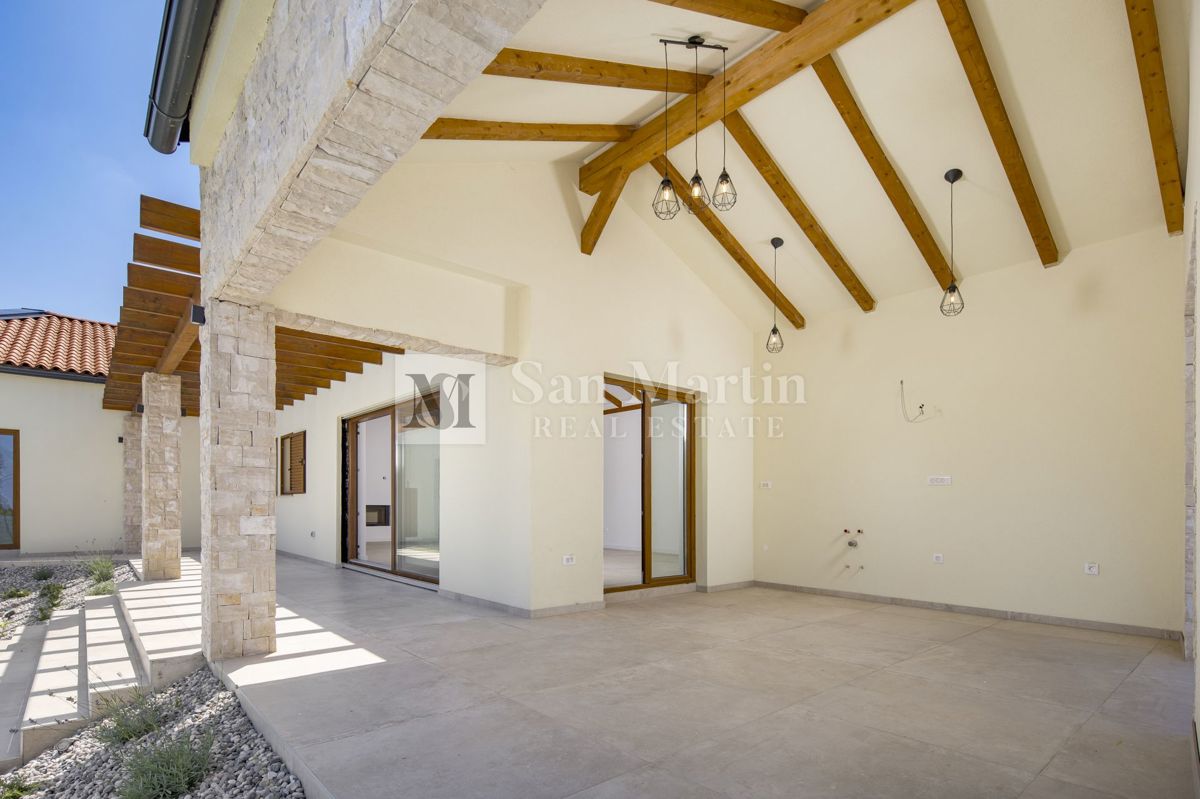 Poreč, okolica - odlična enonadstropna hiša z ogrevanim bazenom