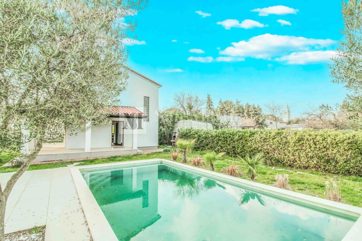 KRNICA - Hiša z bazenom in tremi spalnicami