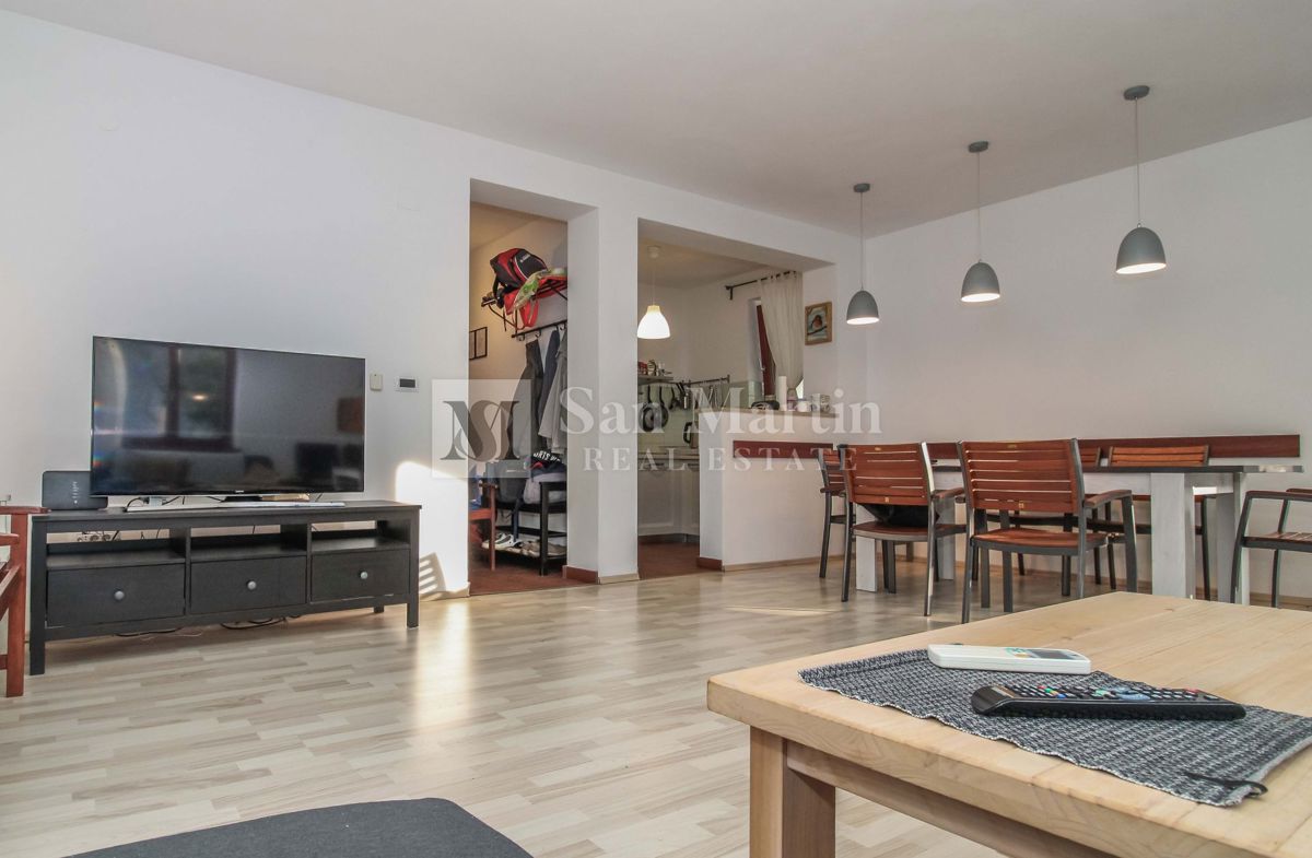 KRNICA - Hiša z bazenom in tremi spalnicami