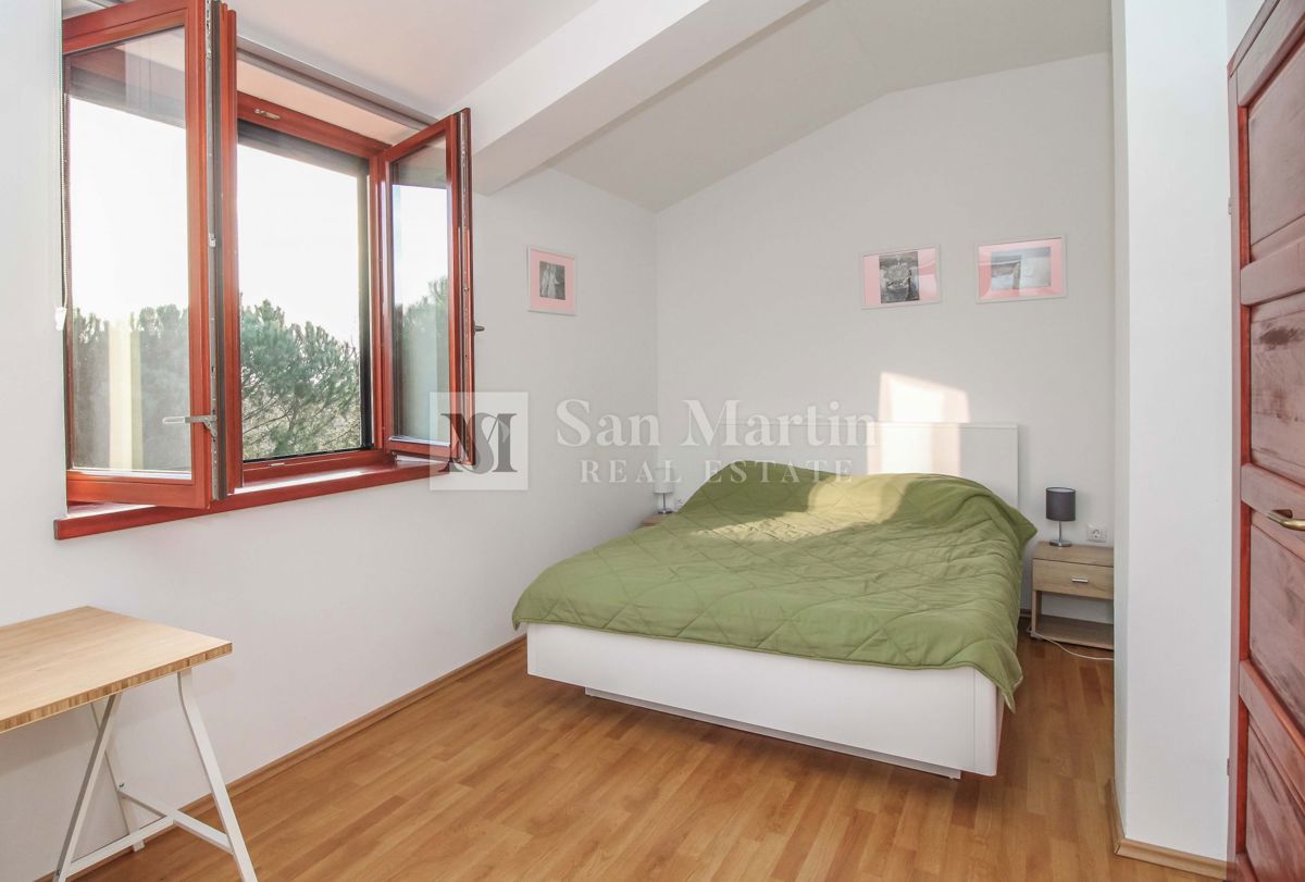 KRNICA - Hiša z bazenom in tremi spalnicami