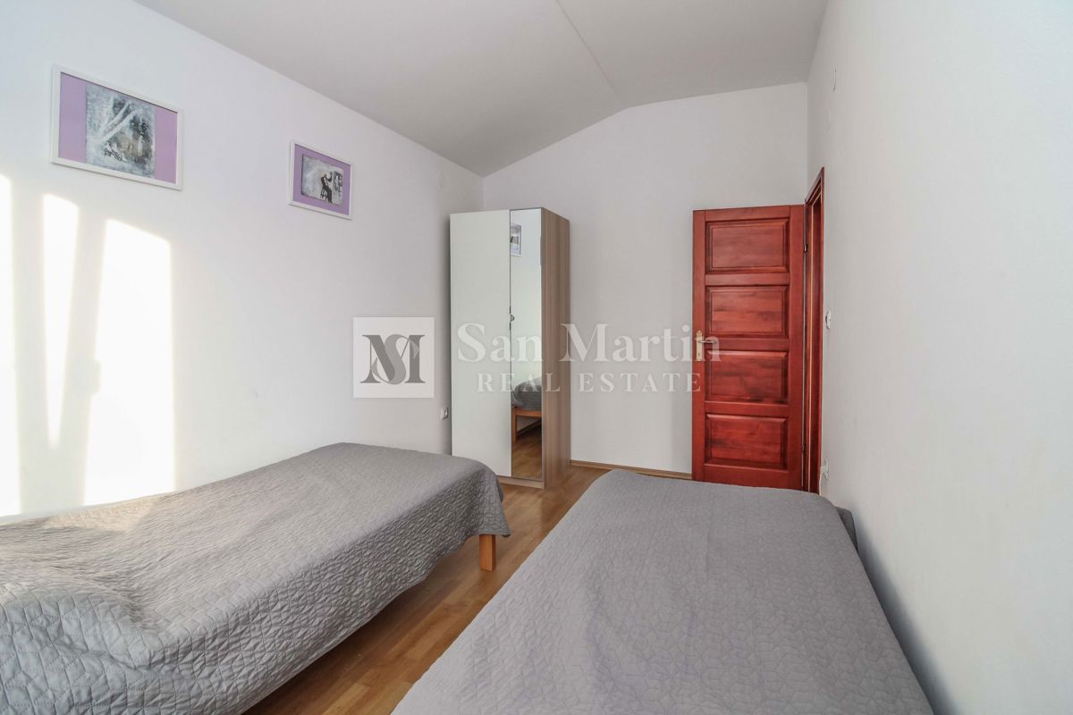 KRNICA - Hiša z bazenom in tremi spalnicami