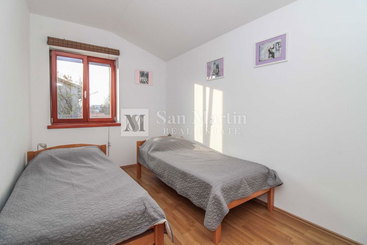 KRNICA - Hiša z bazenom in tremi spalnicami