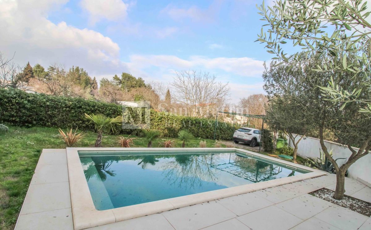 KRNICA - Hiša z bazenom in tremi spalnicami