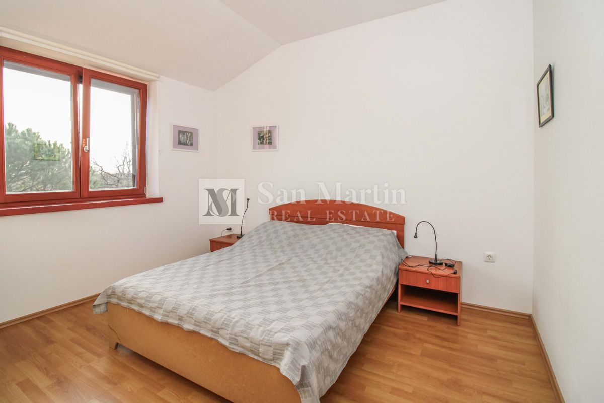 KRNICA - Hiša z bazenom in tremi spalnicami