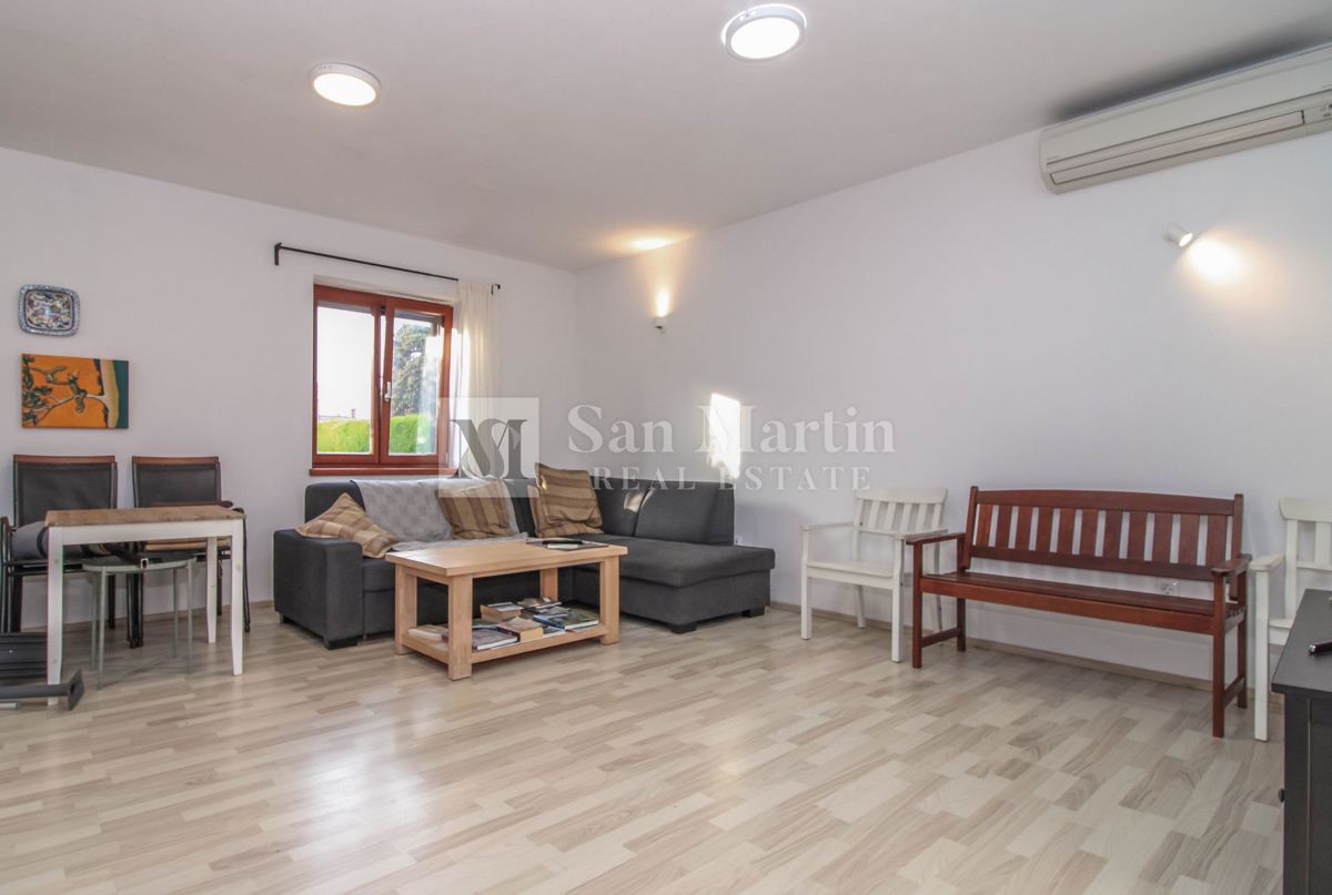 KRNICA - Hiša z bazenom in tremi spalnicami