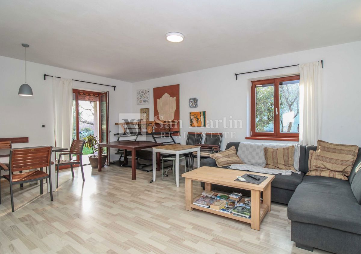 KRNICA - Hiša z bazenom in tremi spalnicami