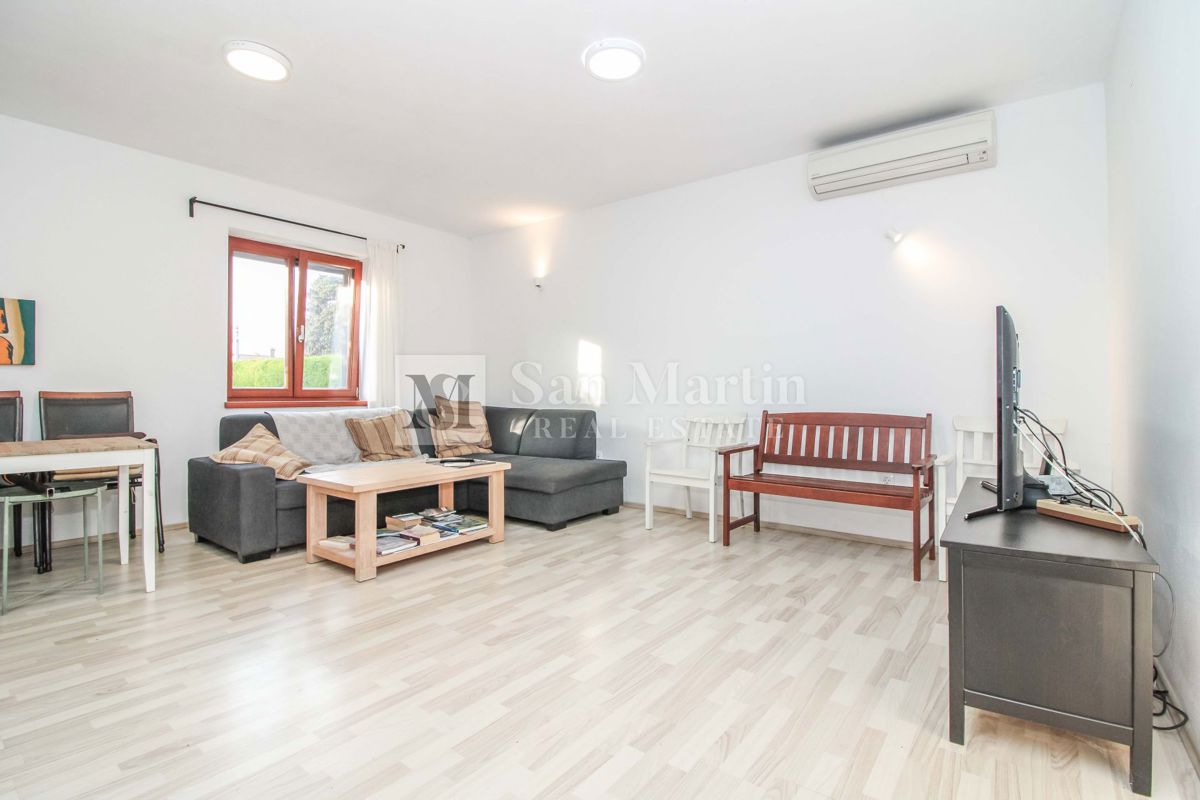 KRNICA - Hiša z bazenom in tremi spalnicami