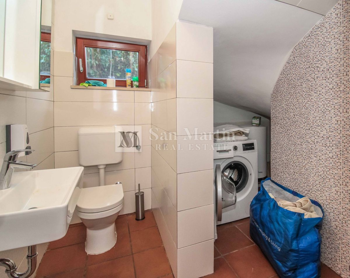 KRNICA - Hiša z bazenom in tremi spalnicami