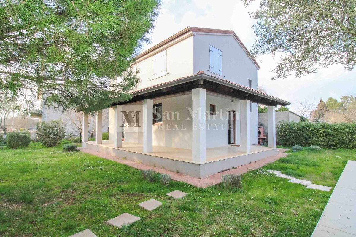 KRNICA - Hiša z bazenom in tremi spalnicami