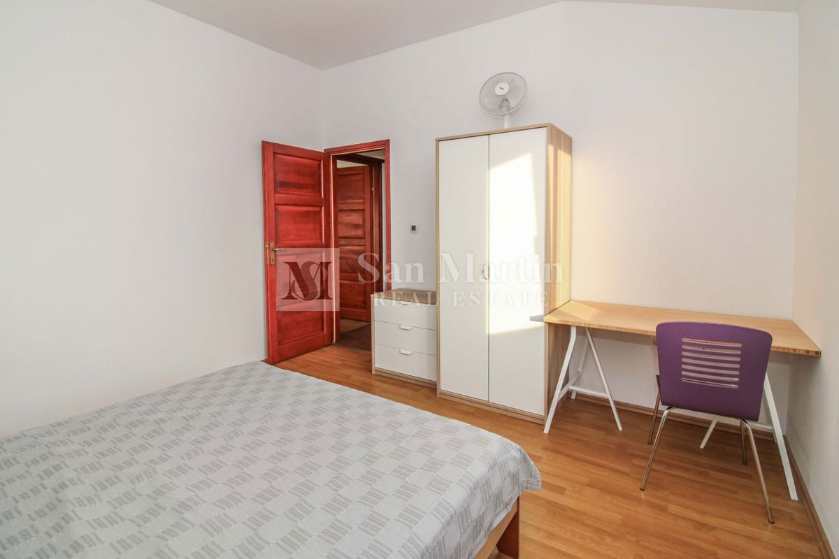 KRNICA - Hiša z bazenom in tremi spalnicami