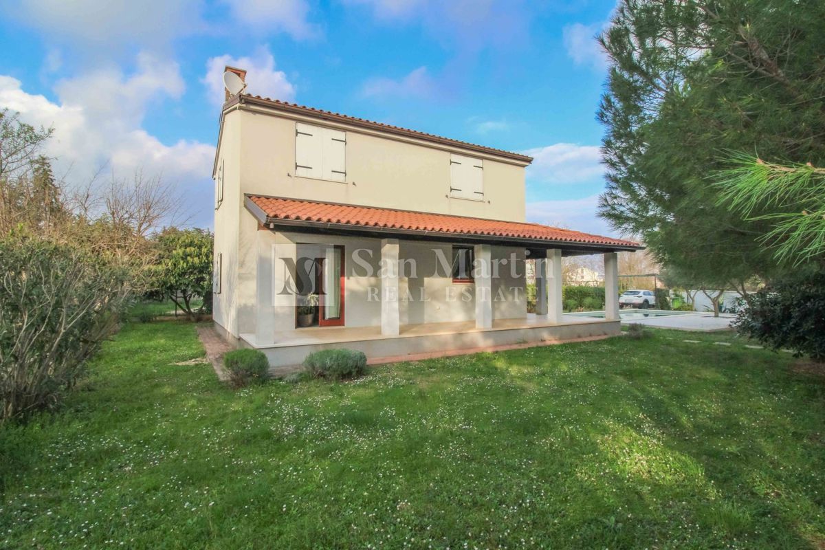 KRNICA - Hiša z bazenom in tremi spalnicami