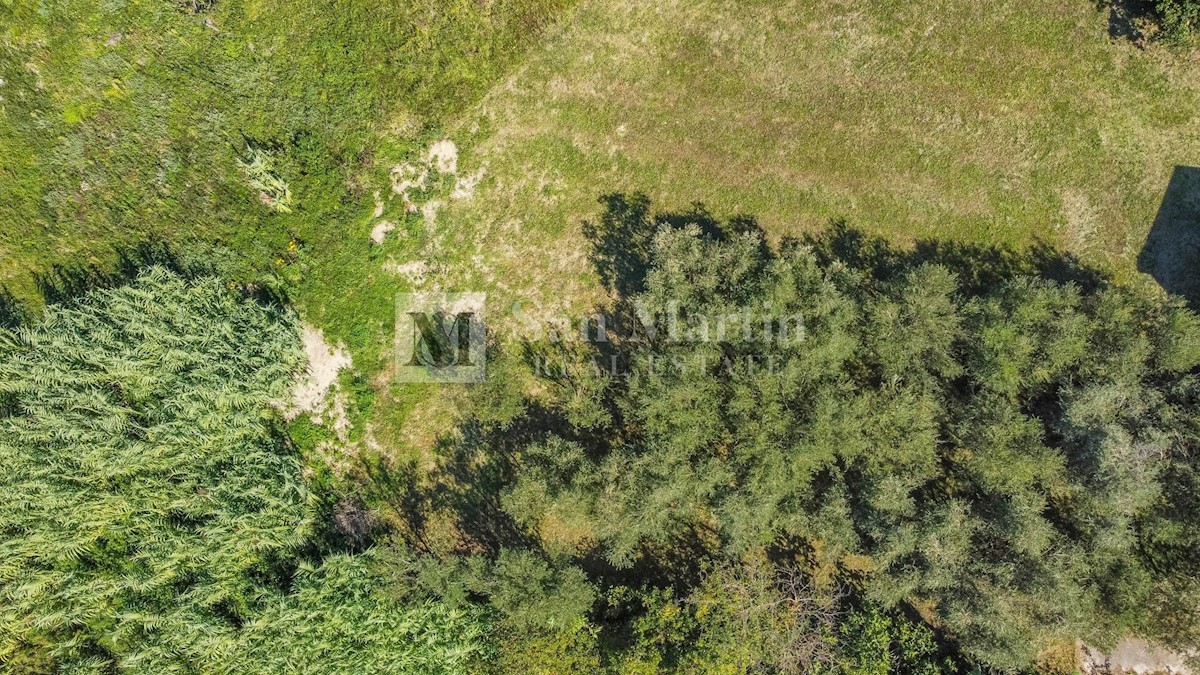 Poreč, okolica - gradbeno zemljišče na mirni, lepi lokaciji