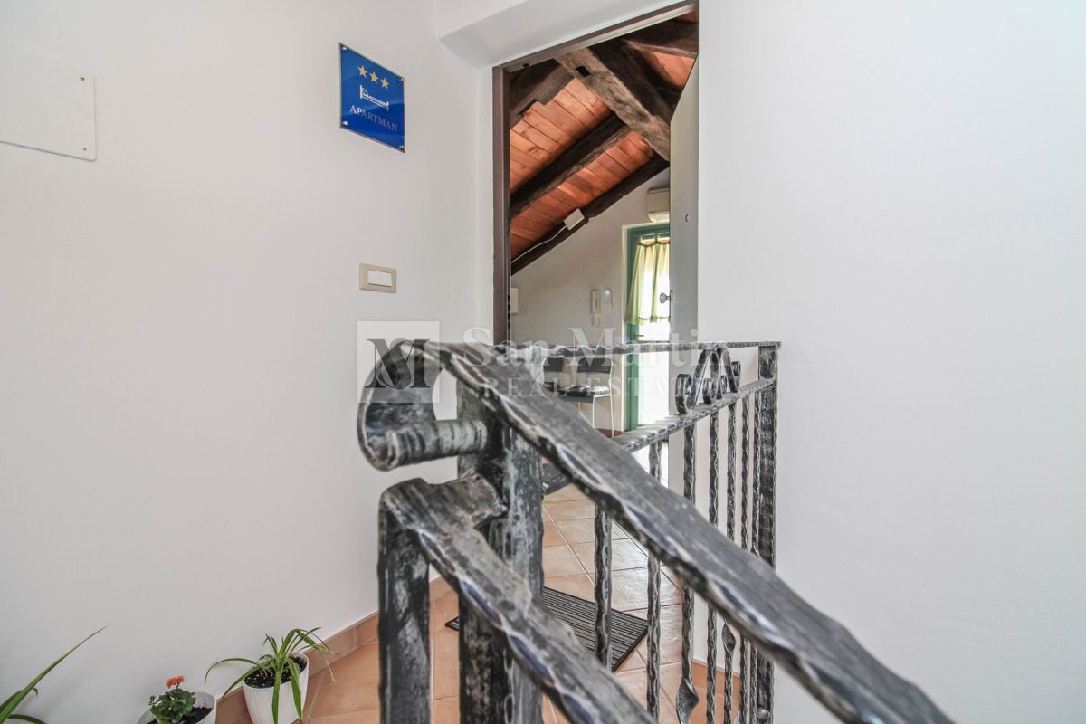 Poreč, okolica – udobno stanovanje s čudovito teraso