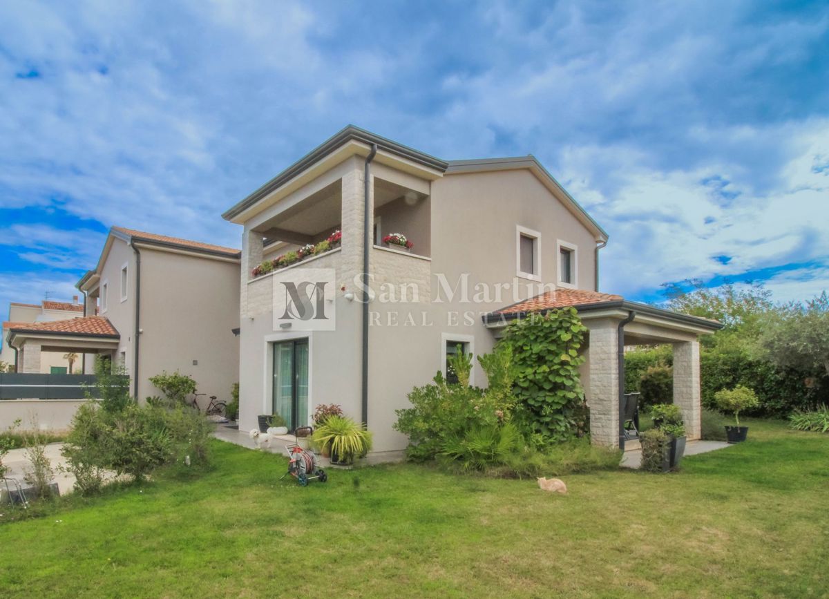 POREČ, Moderna hiša v bližini mesta