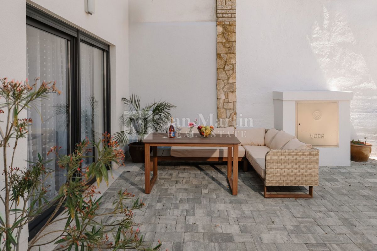 Poreč, okolica – Prostorno štirisobno stanovanje blizu morja!