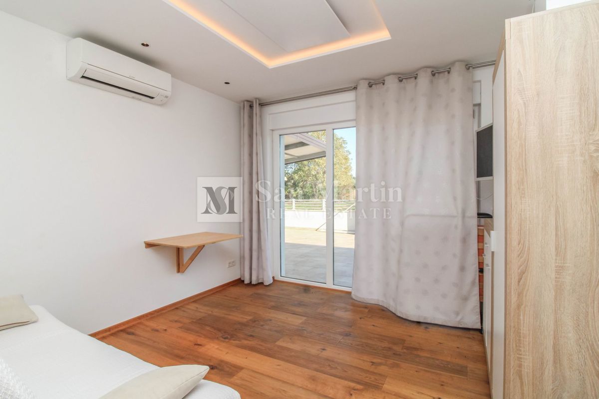 Poreč - hiša s 3 spalnicami in bazenom