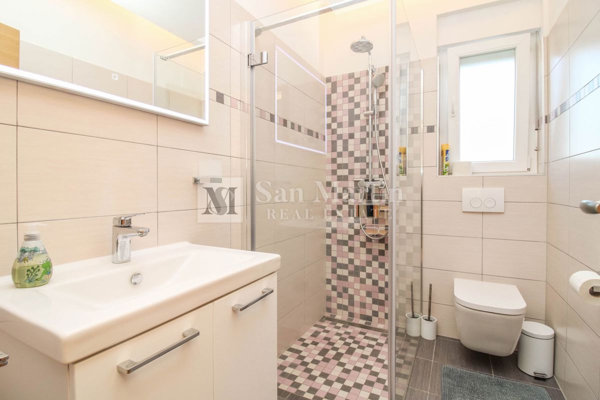 Poreč - hiša s 3 spalnicami in bazenom