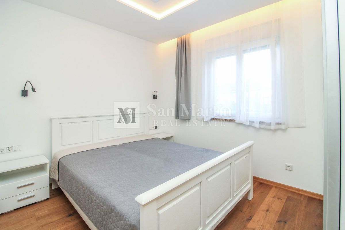 Poreč - hiša s 3 spalnicami in bazenom