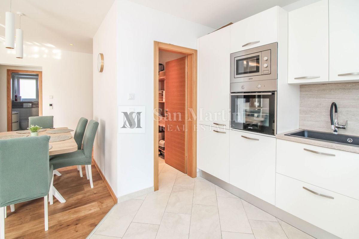 Poreč - hiša s 3 spalnicami in bazenom