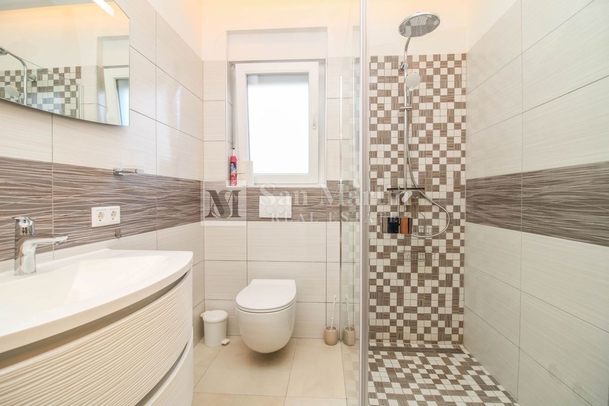 Poreč - hiša s 3 spalnicami in bazenom