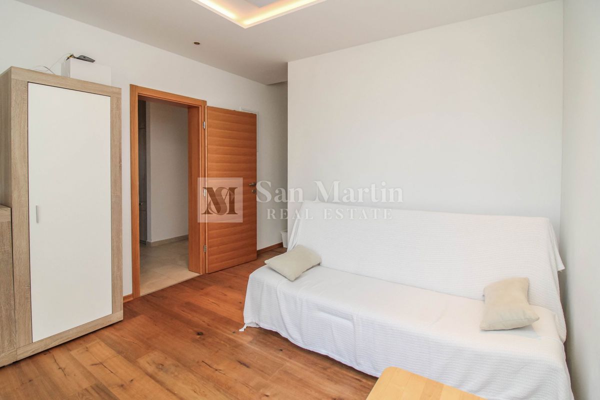 Poreč - hiša s 3 spalnicami in bazenom