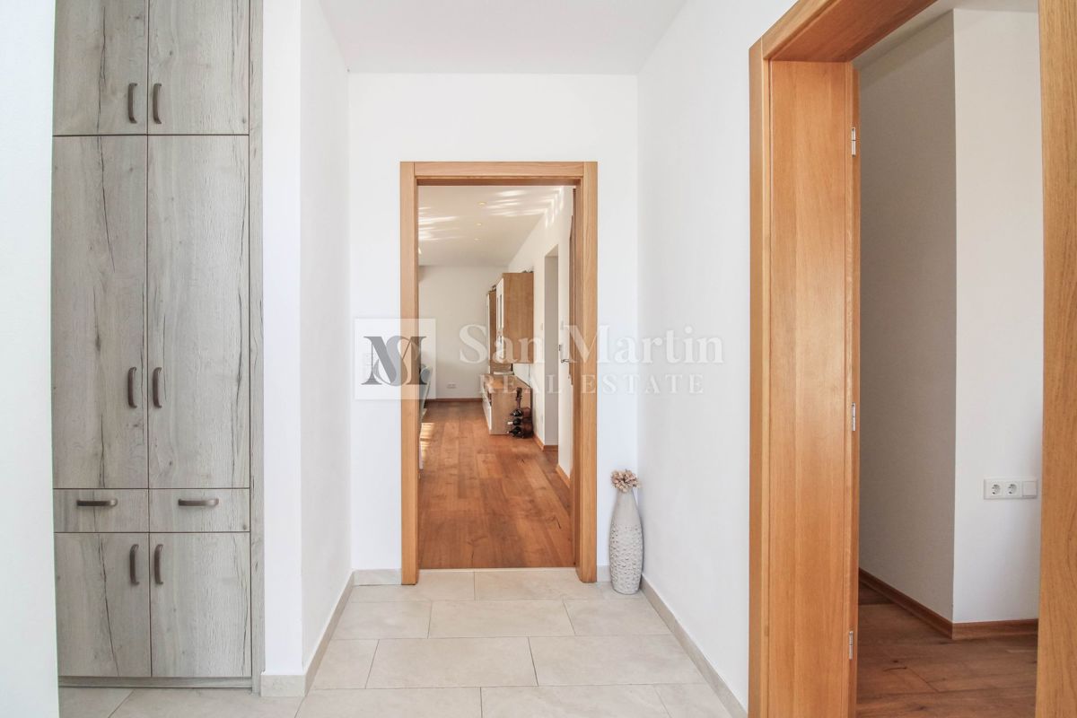 Poreč - hiša s 3 spalnicami in bazenom