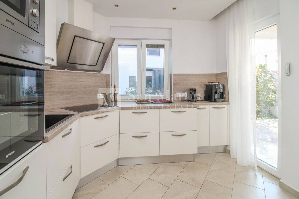 Poreč - hiša s 3 spalnicami in bazenom