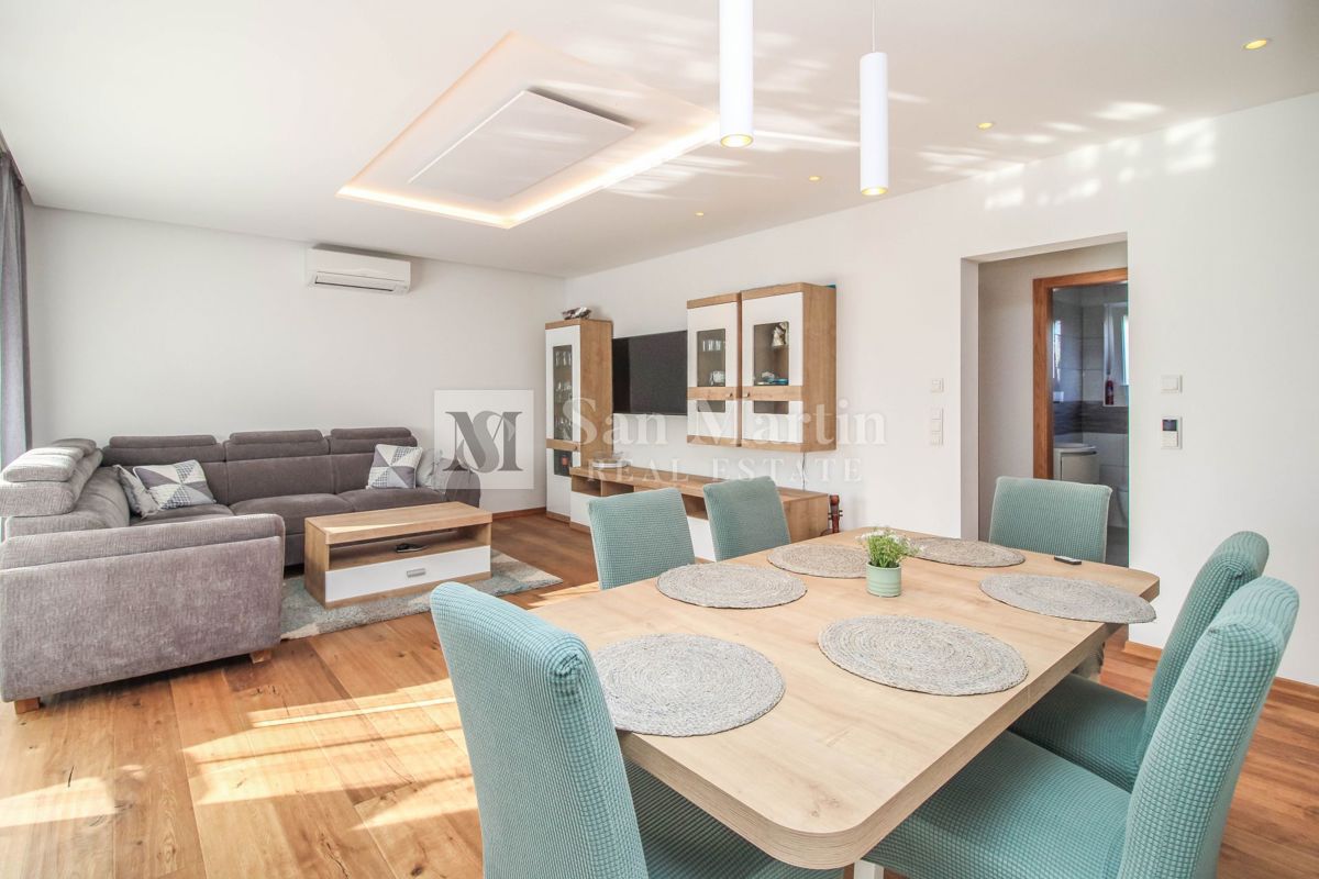 Poreč - hiša s 3 spalnicami in bazenom