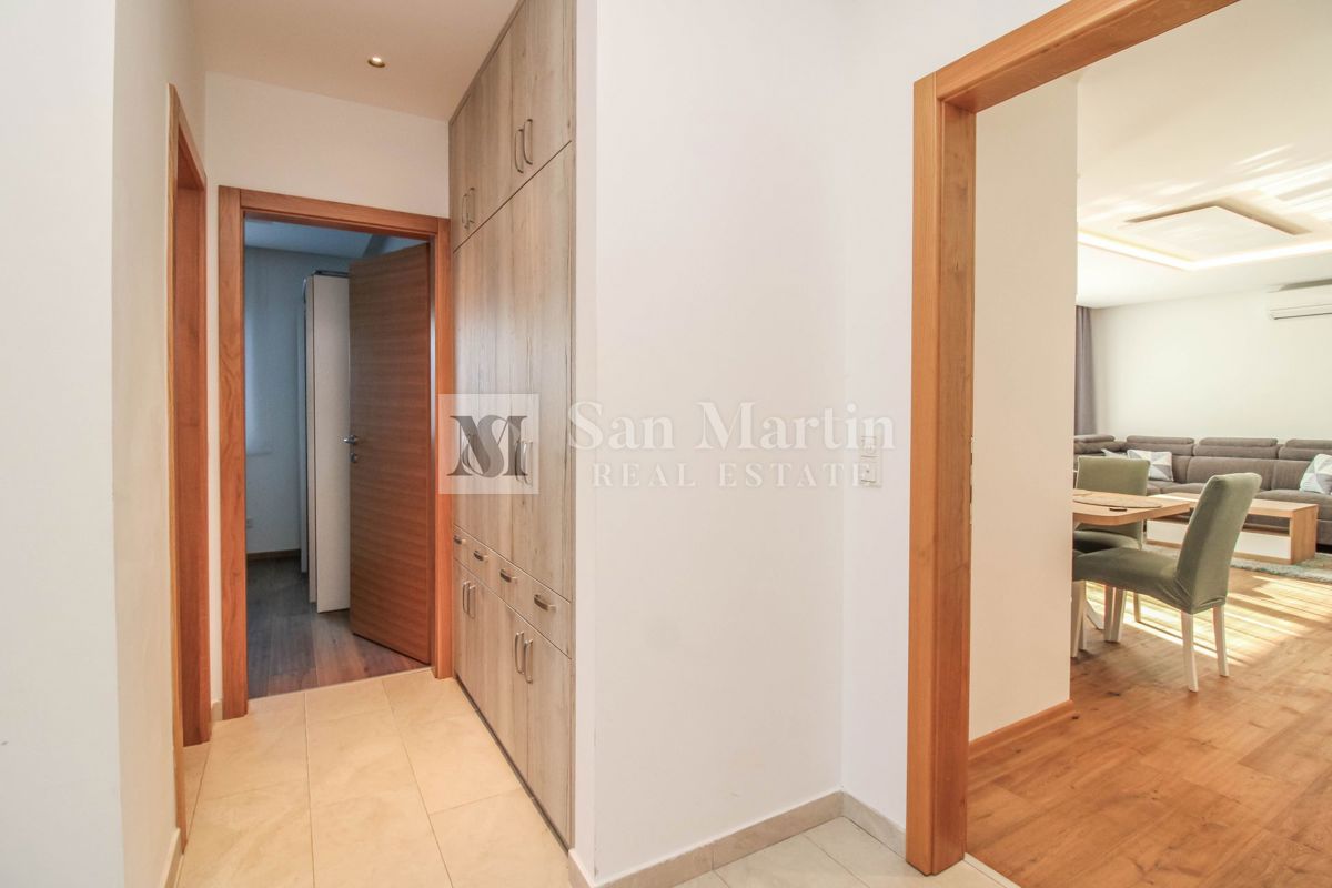 Poreč - hiša s 3 spalnicami in bazenom