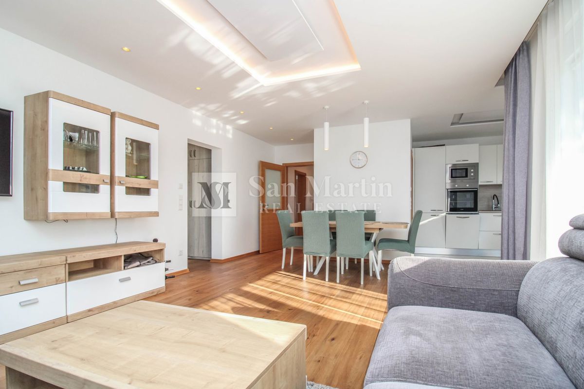 Poreč - hiša s 3 spalnicami in bazenom