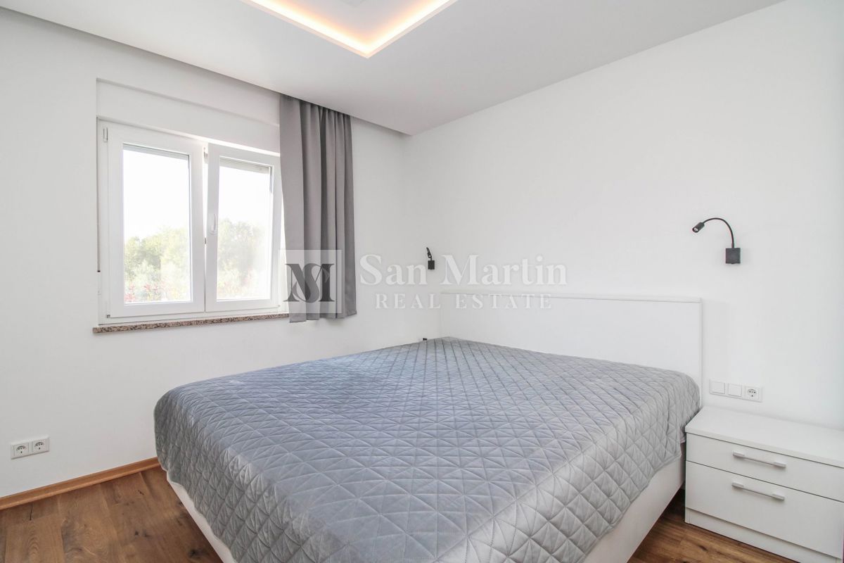 Poreč - hiša s 3 spalnicami in bazenom