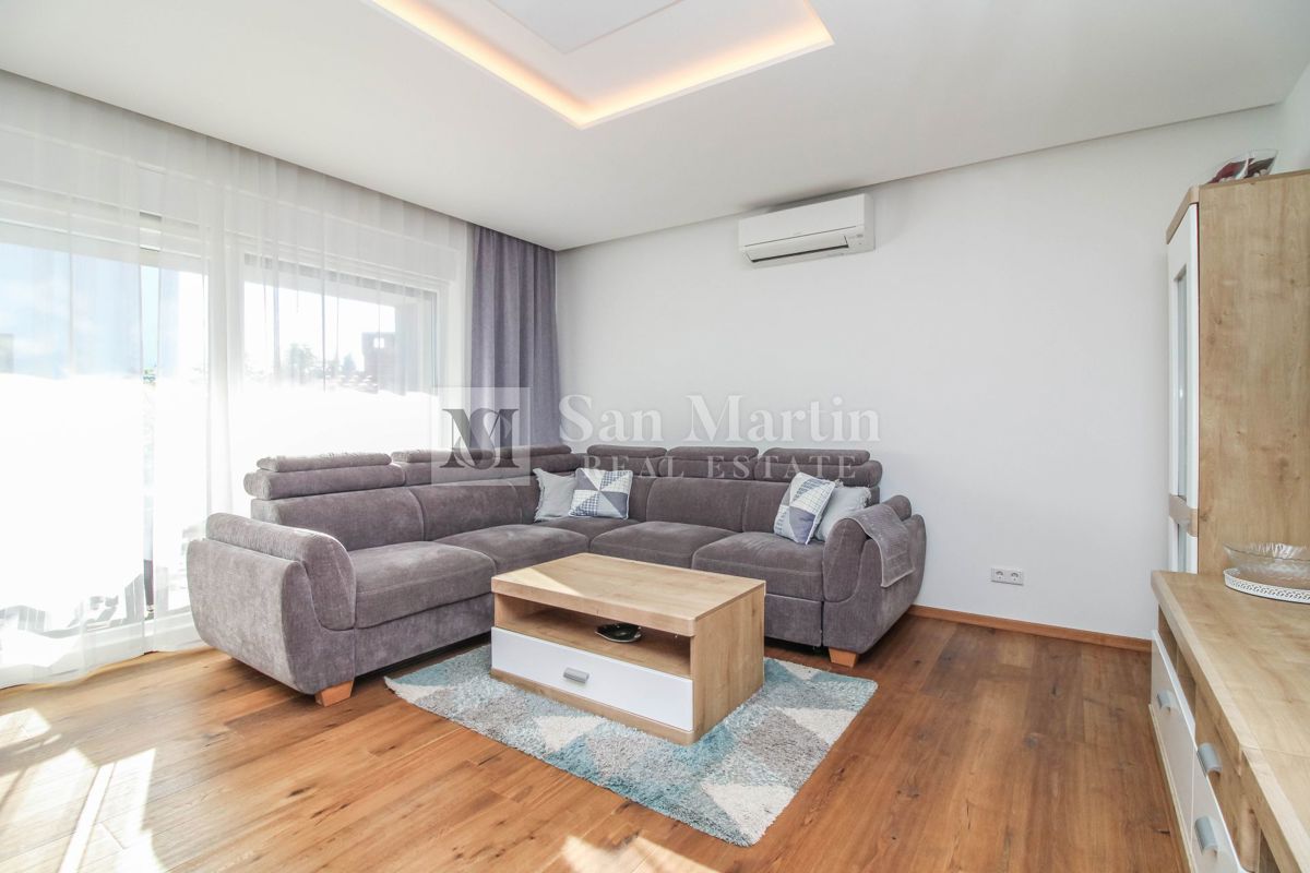 Poreč - hiša s 3 spalnicami in bazenom