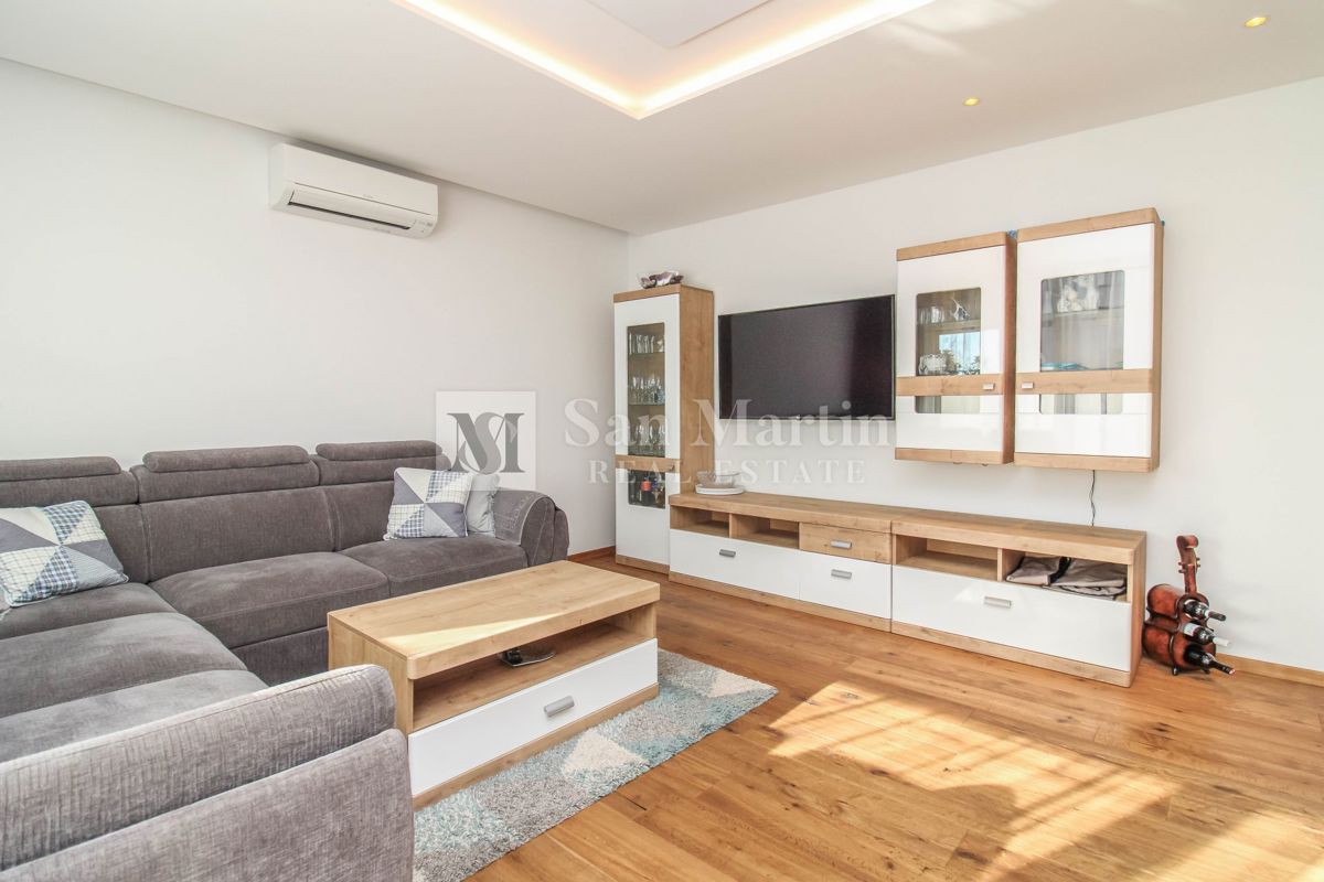 Poreč - hiša s 3 spalnicami in bazenom