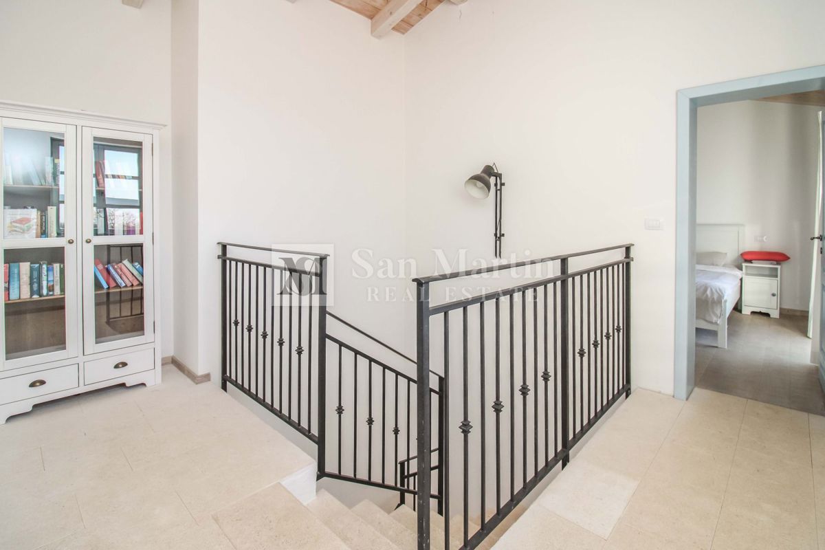 SVETVINČENAT, Hiša na robu vasi z bazenom in 4 spalnicami