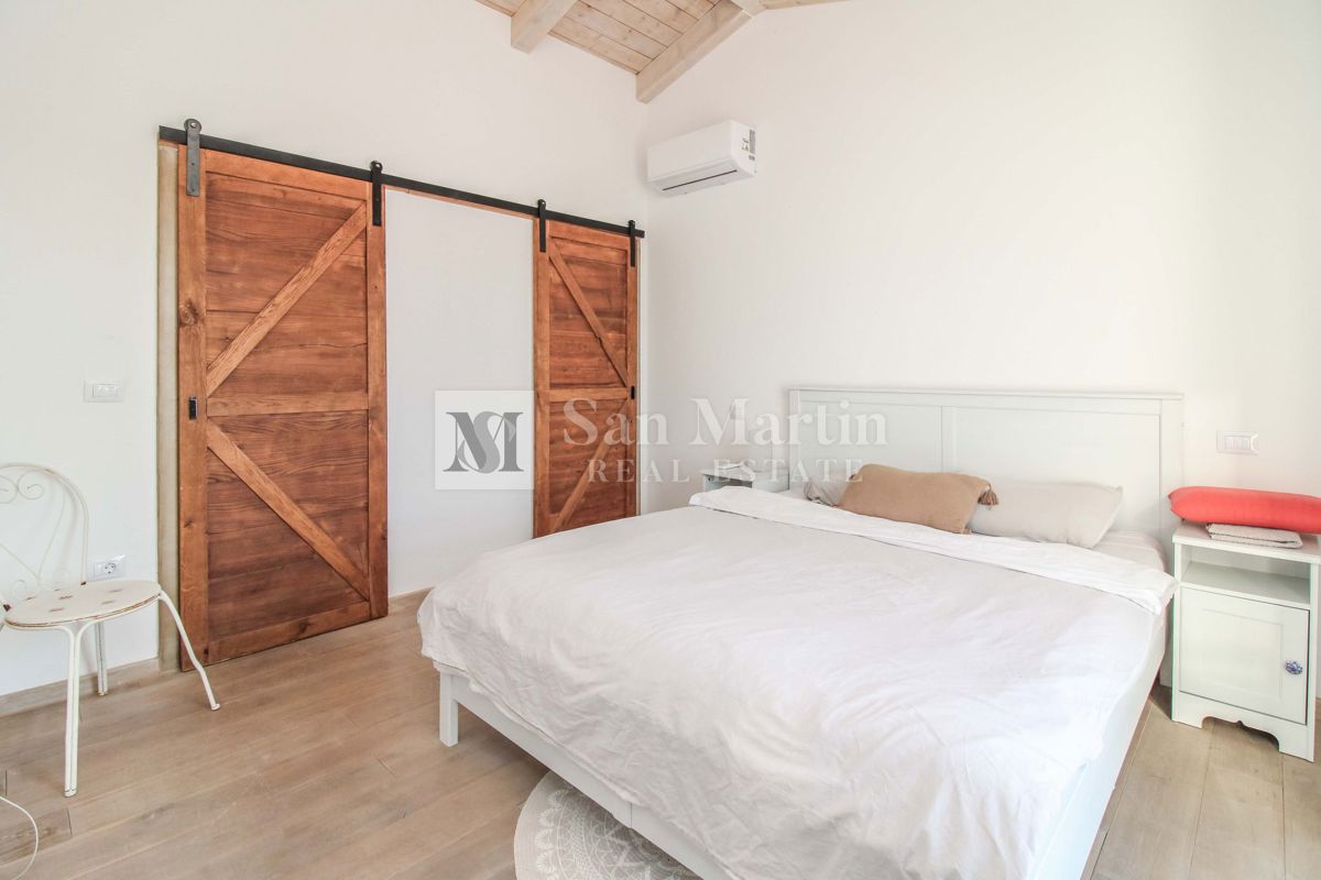 SVETVINČENAT, Hiša na robu vasi z bazenom in 4 spalnicami