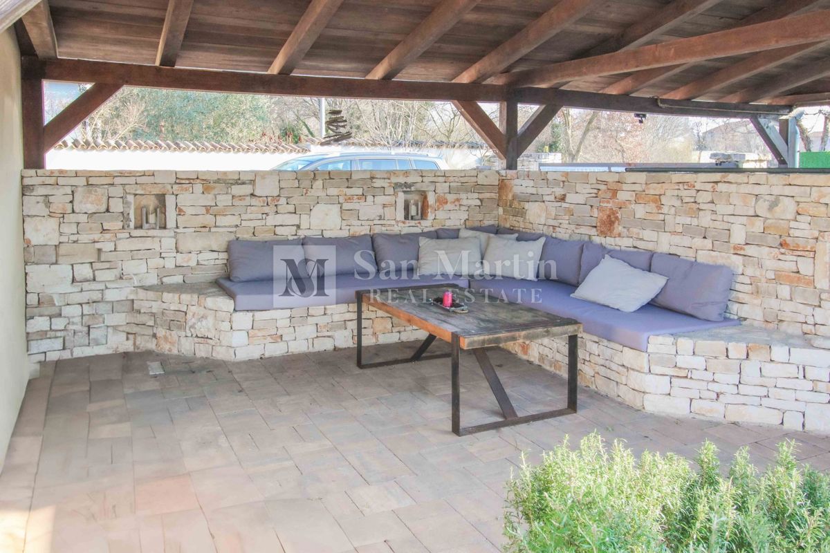 SVETVINČENAT, Hiša na robu vasi z bazenom in 4 spalnicami