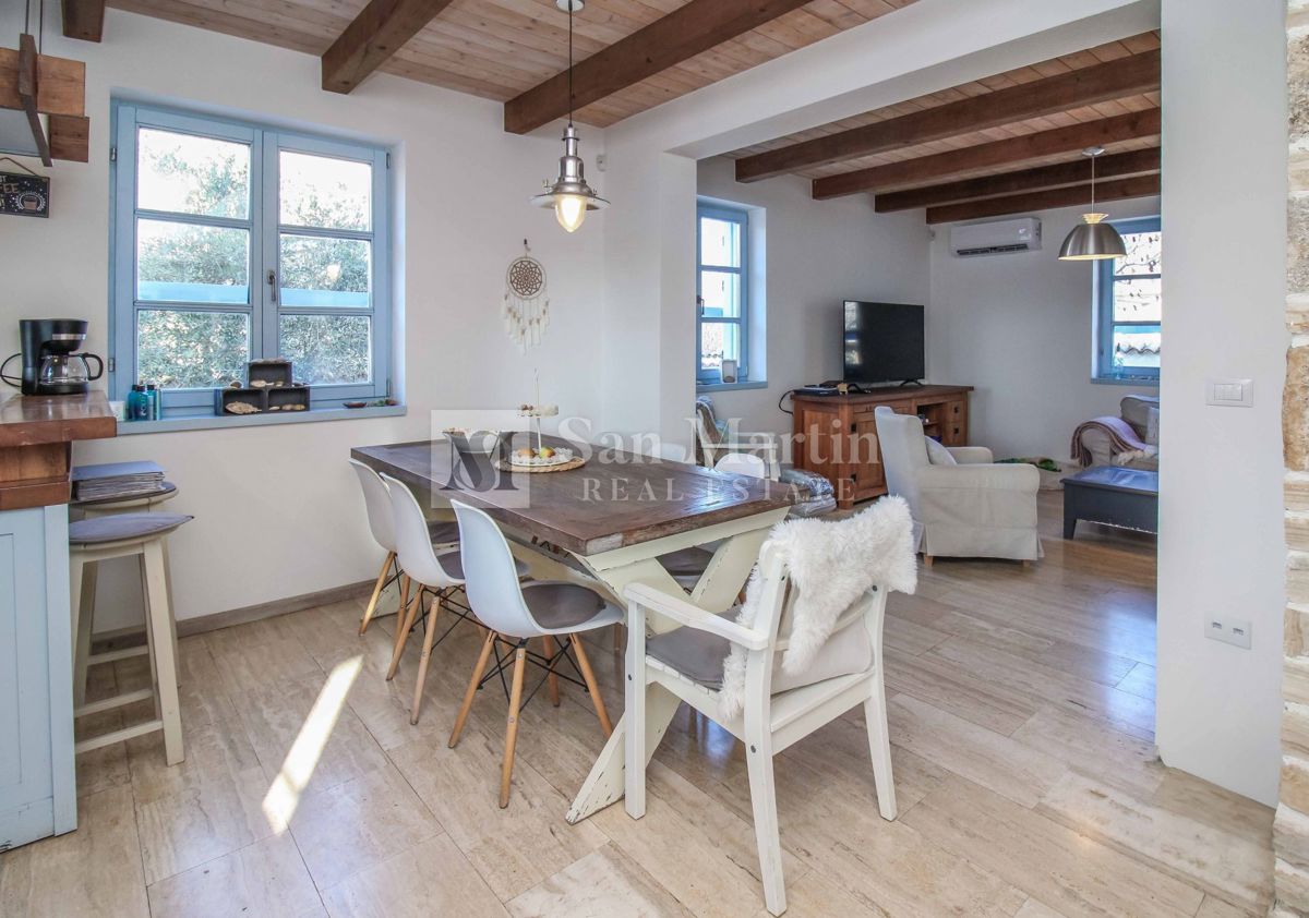 SVETVINČENAT, Hiša na robu vasi z bazenom in 4 spalnicami