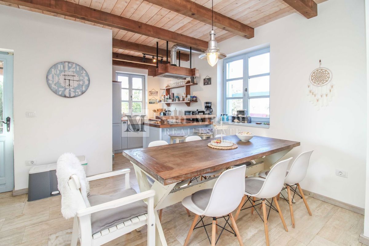 SVETVINČENAT, Hiša na robu vasi z bazenom in 4 spalnicami