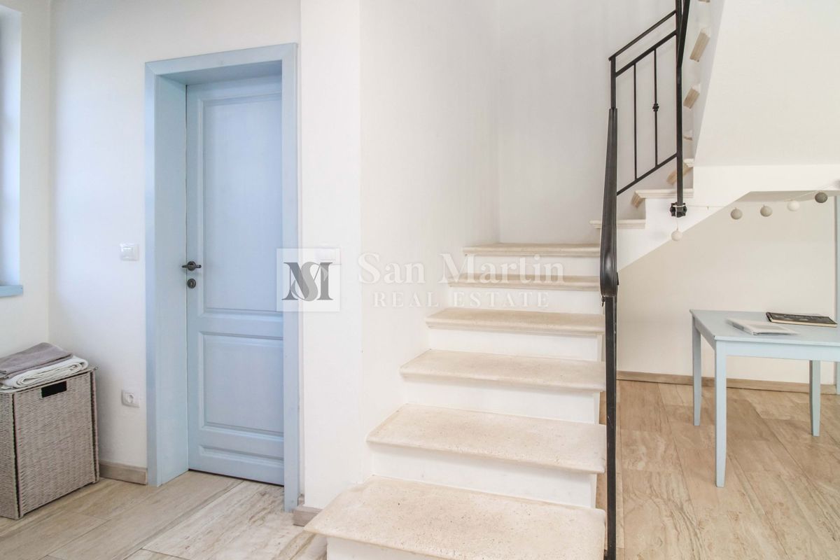 SVETVINČENAT, Hiša na robu vasi z bazenom in 4 spalnicami