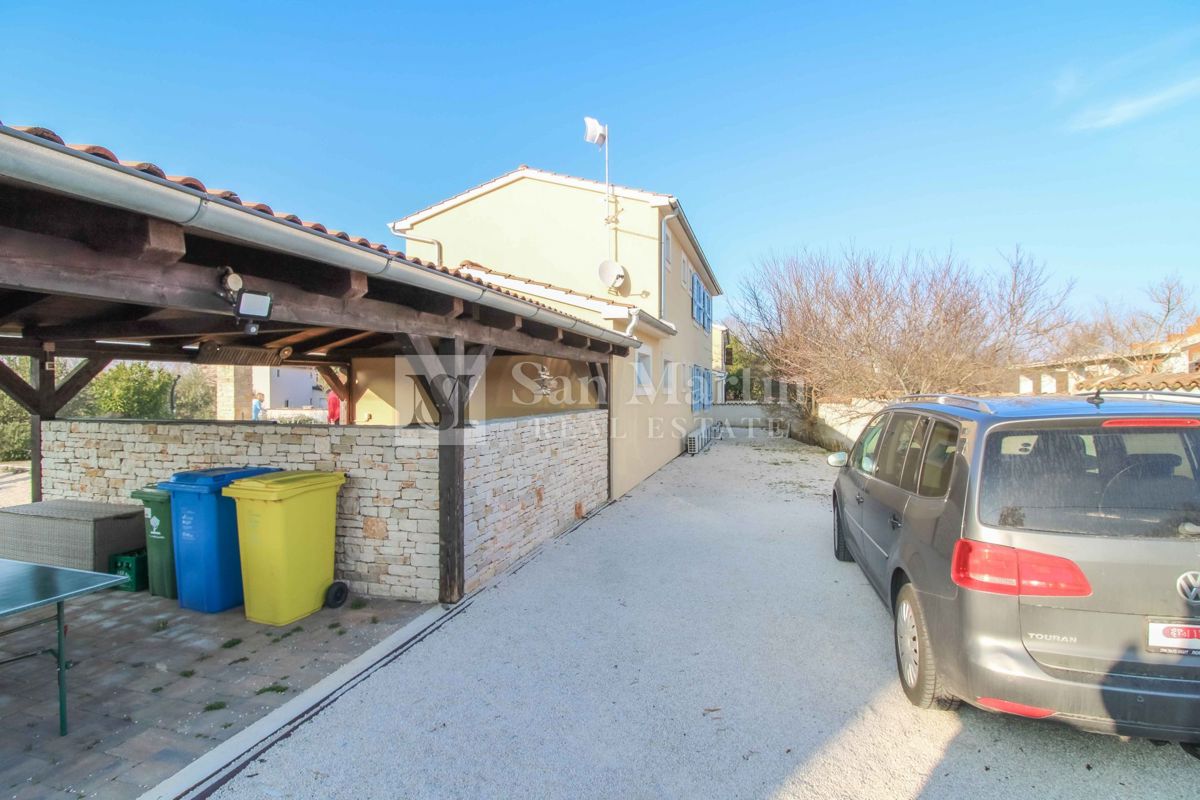 SVETVINČENAT, Hiša na robu vasi z bazenom in 4 spalnicami