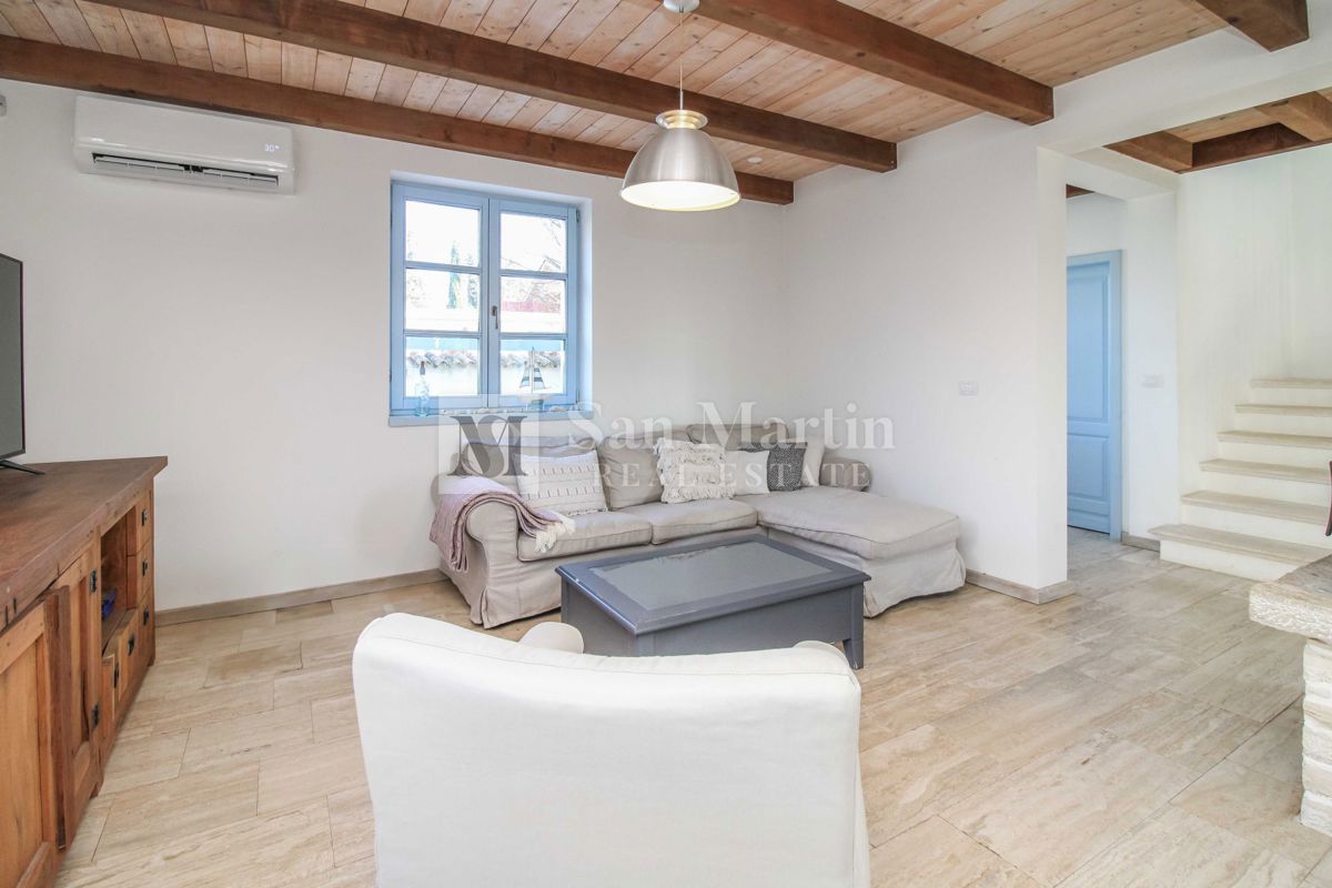 SVETVINČENAT, Hiša na robu vasi z bazenom in 4 spalnicami