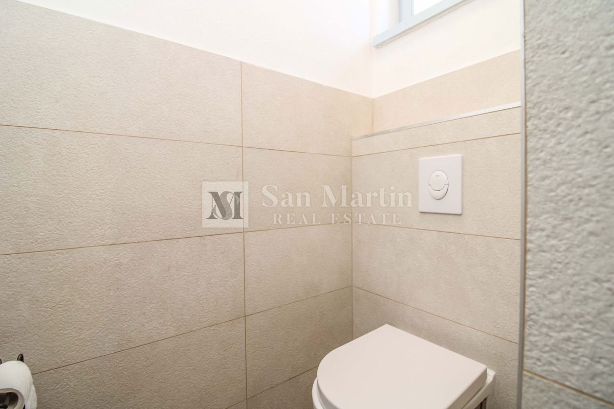 SVETVINČENAT, Hiša na robu vasi z bazenom in 4 spalnicami