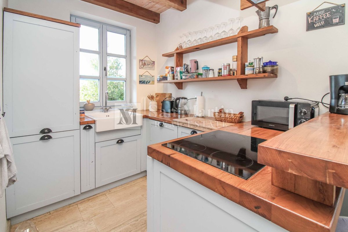 SVETVINČENAT, Hiša na robu vasi z bazenom in 4 spalnicami